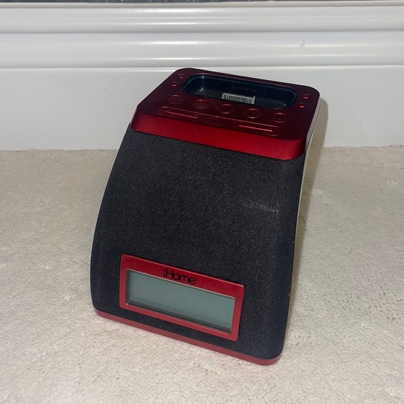 Red ihome alarm clock speaker - Picture 1 of 5